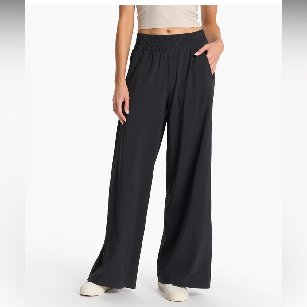 Vuori Villa wideleg pant in black, size S